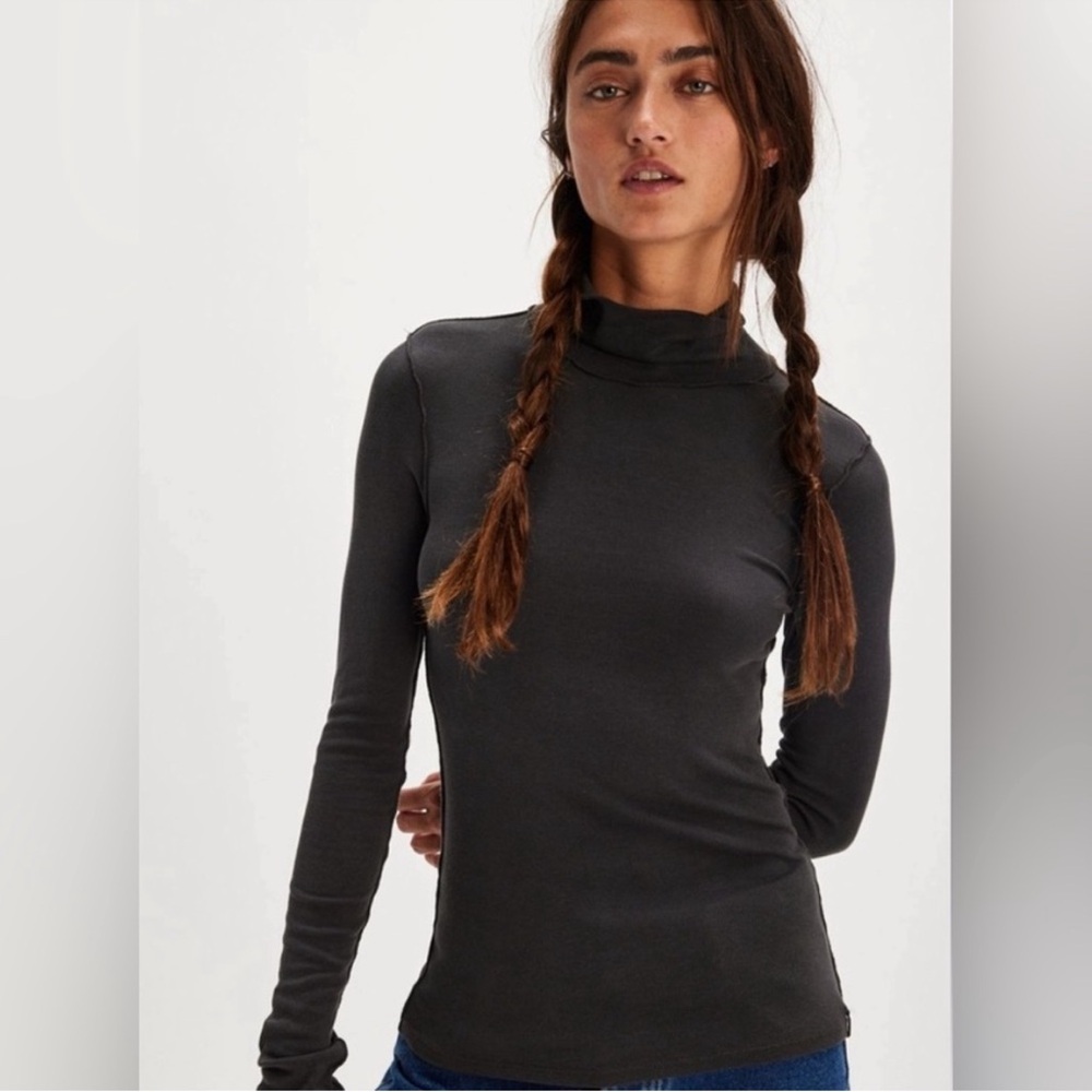 Free people We The Free Good Good charcoal black Turtleneck sz small